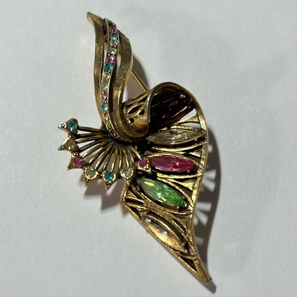 Weiss Antique Gold Tone Scroll Ribbon Style Rhinestone Pin Brooch (Repair)